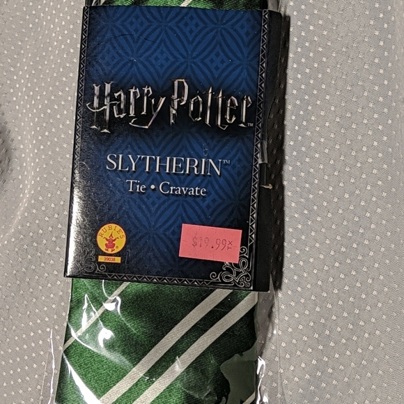 Harry Potter Slytherin Tie - Picture 4 of 4